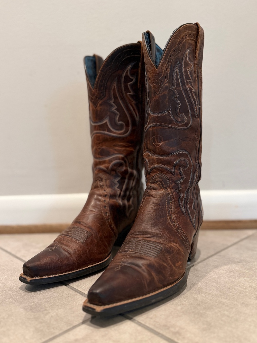 Women's Ariat Cowboy Boots, Brown Leather size 6.5 B